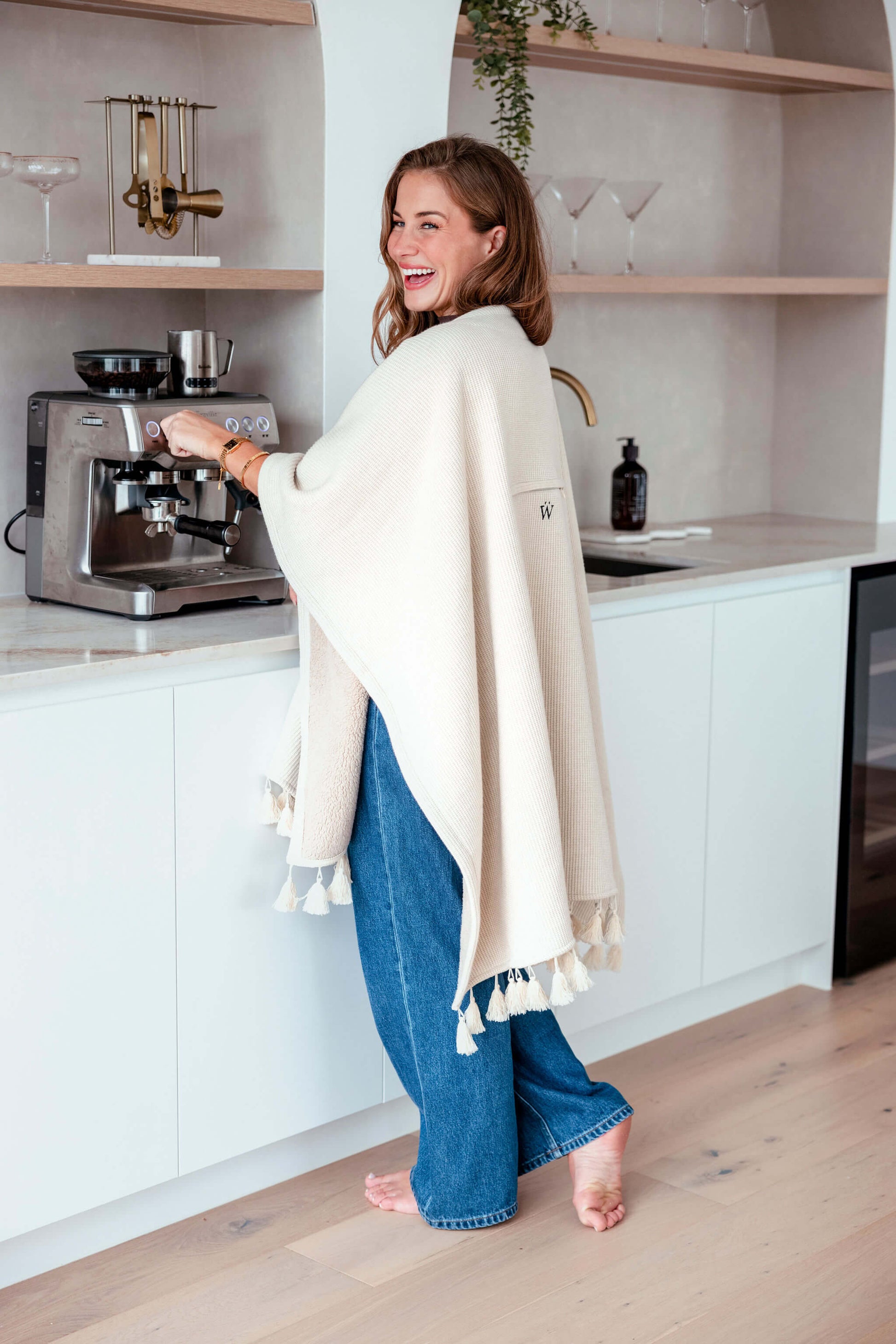 The perfect corporate gift for her, a beige Warmür office chair blanket that keeps you cozy during work.